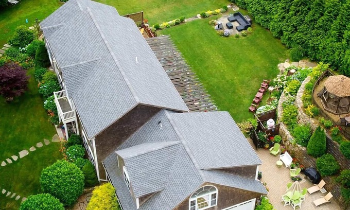 Oak Bluffs Casa | Beautiful Estate with salt water pool & pond with kayaks