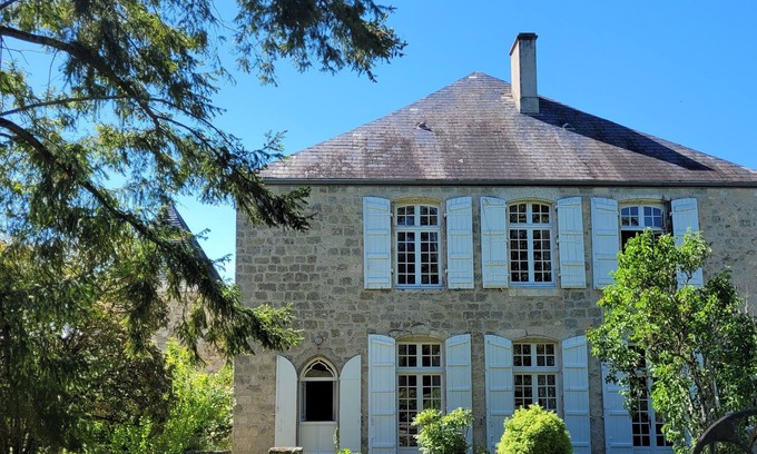 Vianne Otro | Beautiful estate with swimming pool and wooded grounds