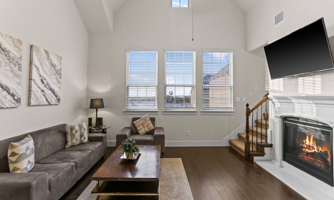 The Colony Casa | Beautiful Executive Townhome superb location 3br 3.5bth in peaceful Lewisville