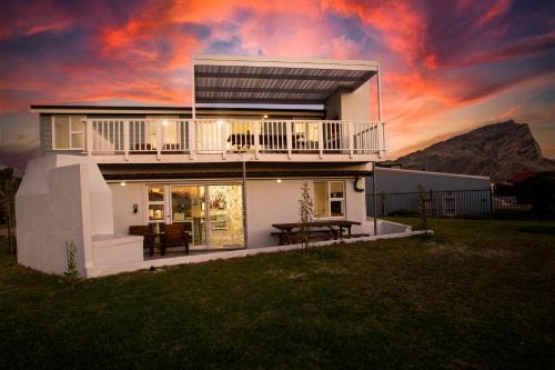 Pringle Bay Casa | Beautiful family beach cottage!