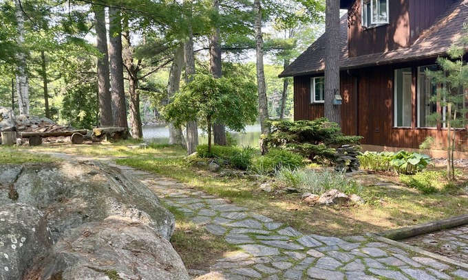 Muskoka Lakes Cabaña | Beautiful family cottage on private lake in the heart of Muskoka