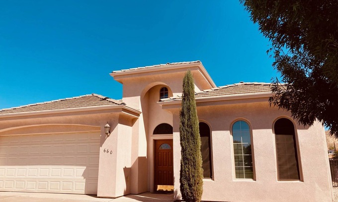 La Verkin Casa | Beautiful family friendly 4 bedroom near Zion NP with all the comforts of home.