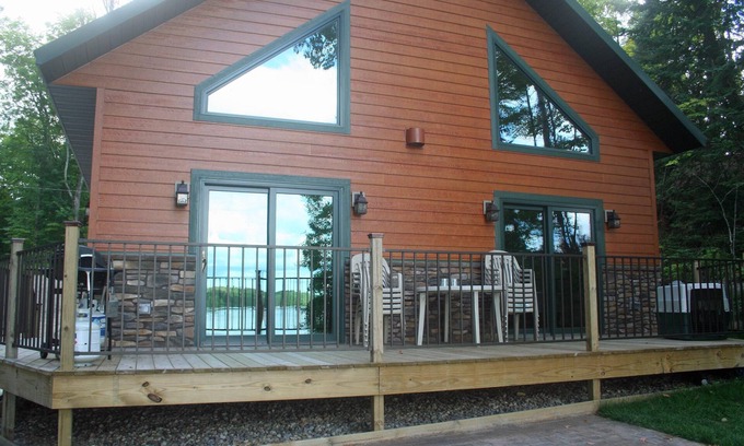 Pickerel Cabina | Alquiler de vacaciones hermoso y familiar en el lago Pickerel