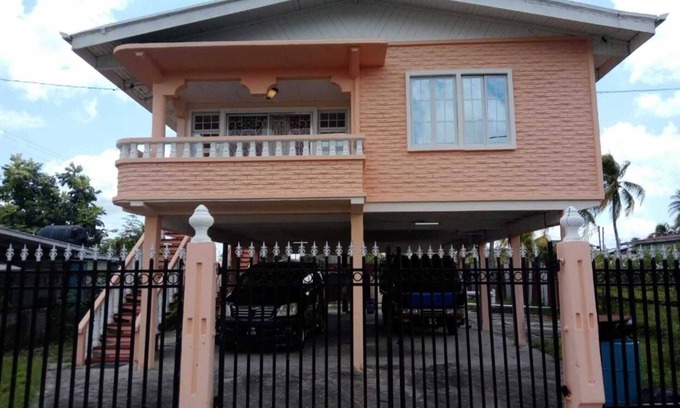 Port Mourant Casa | Beautiful Family Home
