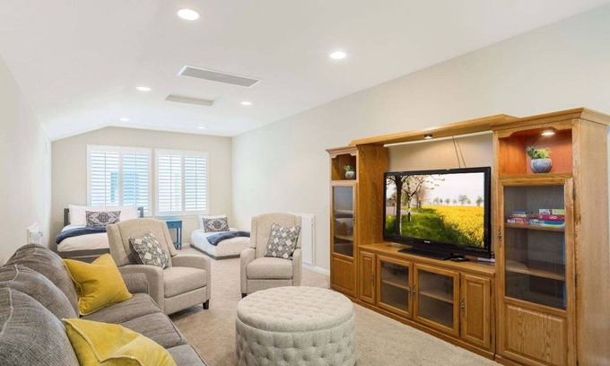 Temecula Casa | Beautiful Family Home, Large Patio & Backyard