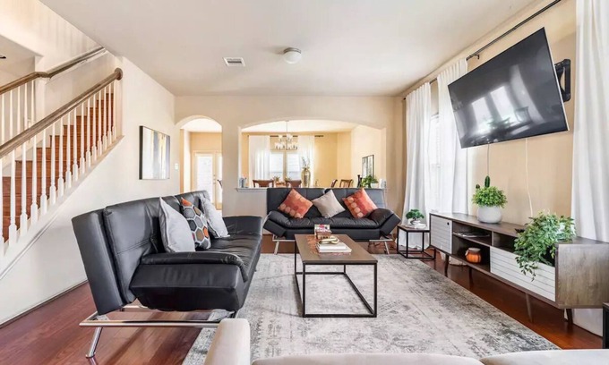 Barker Casa | Beautiful family Home; 5.5 miles to Katy Mills; Close to I10 & Grand-Parkway 99