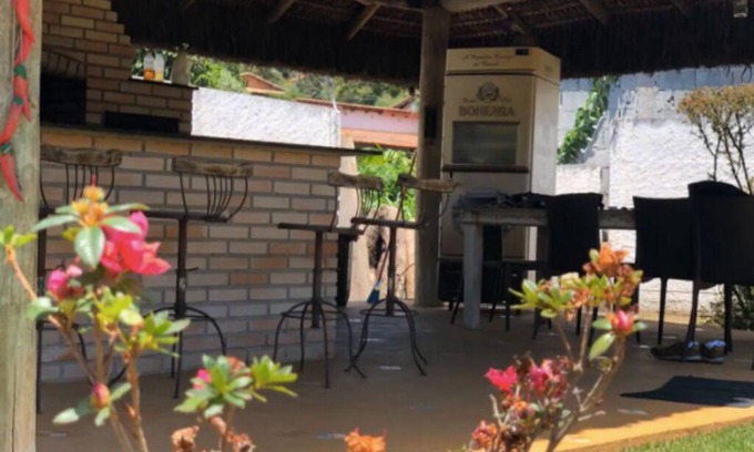 Portao Casa | Beautiful family home in Atibaia with children's trampoline pyra internet 300mb