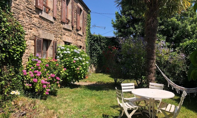 Lanmeur Casa | Beautiful family home with character near the sea