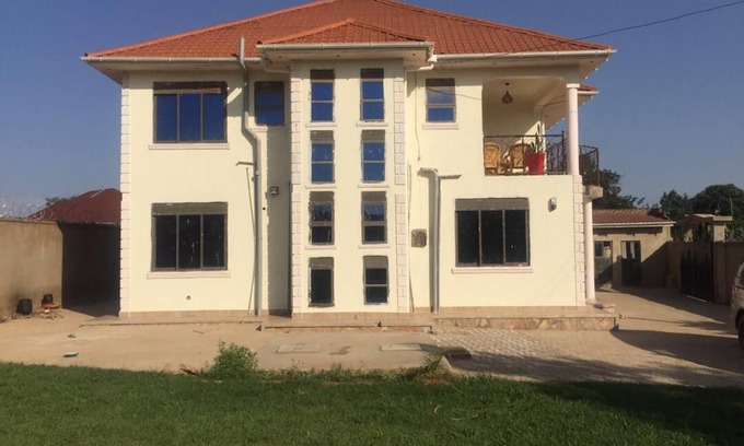 Kireka Casa | Beautiful family home with spacious garden for rentals, close to the Golf course