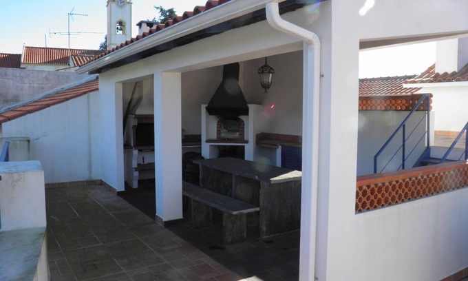 Sardoal Casa | Hermosa casa familiar, 200m2, jardín, barbacoa y paisajes para relajarse.