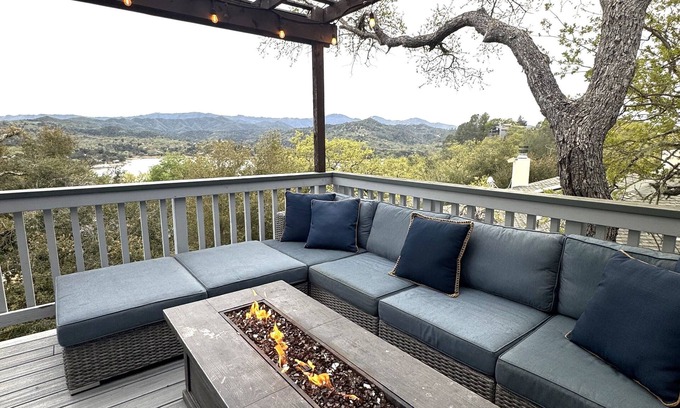 Oak Shores Casa | Beautiful Family Lodge with room for everyone