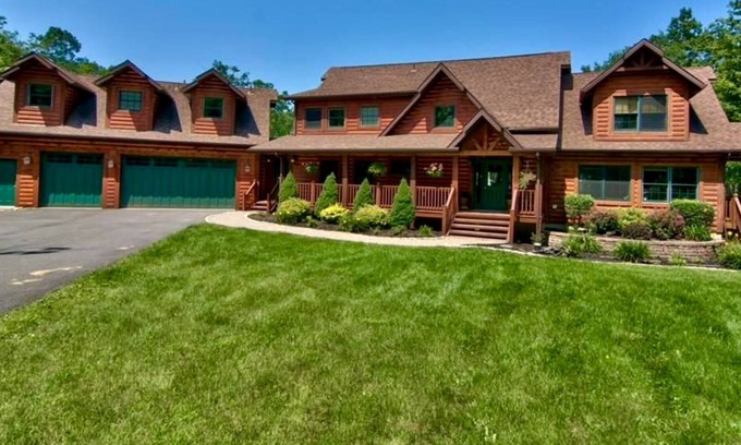 Mt Cobb Casa | Lujosa cabaña aislada en el norte de Pocono. Gran retiro familiar en casa!