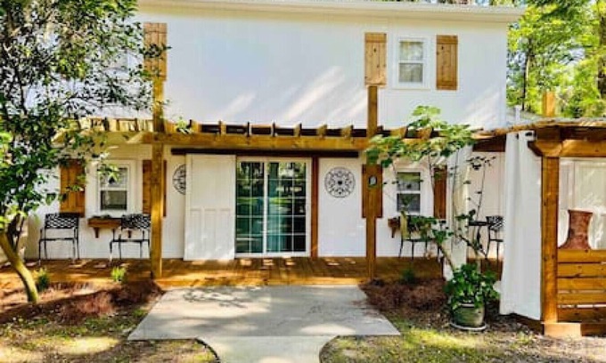 Fernandina Beach Condominio | Beautiful farmhouse in Fernandina Beach
