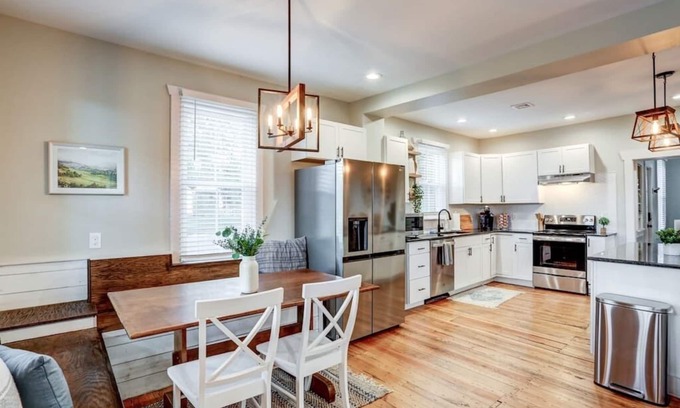 Elizabethtown Casa | Beautiful Farmhouse close to Lanc, Hershey, Etown!