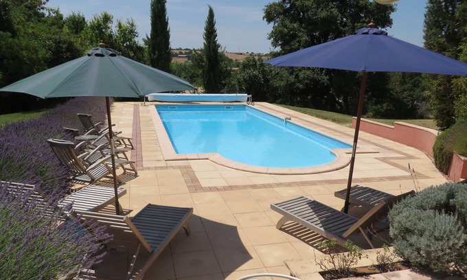 Bertre Otro | Hermosa casa de campo en 5 hectáreas con una gran piscina y vistas a un valle pintoresco