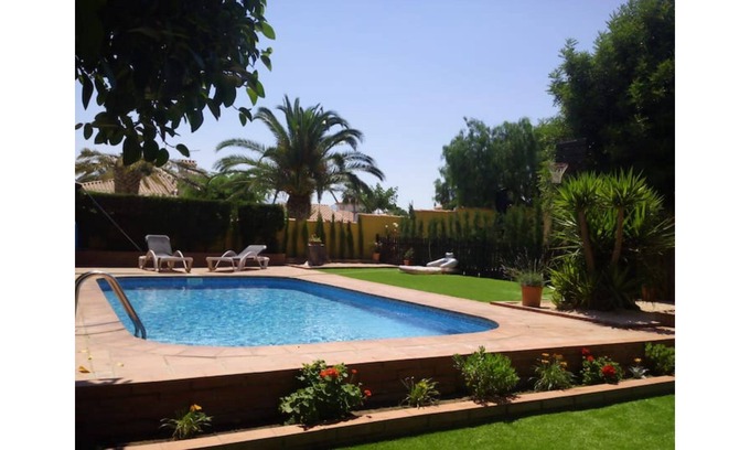 Miami Platja Chalet De Esquí | Hermosa Finca con Dos chalets piscina Privada y amplio jardín.
