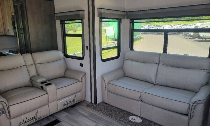 Isleton Casa | Beautiful fifth wheel on the Delta