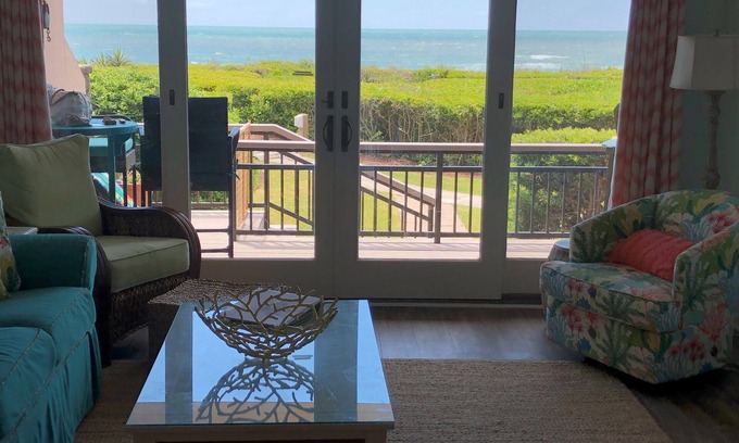 Pine Knoll Shores Condominio | Hermoso primer piso condominio frente al mar renovado 2019