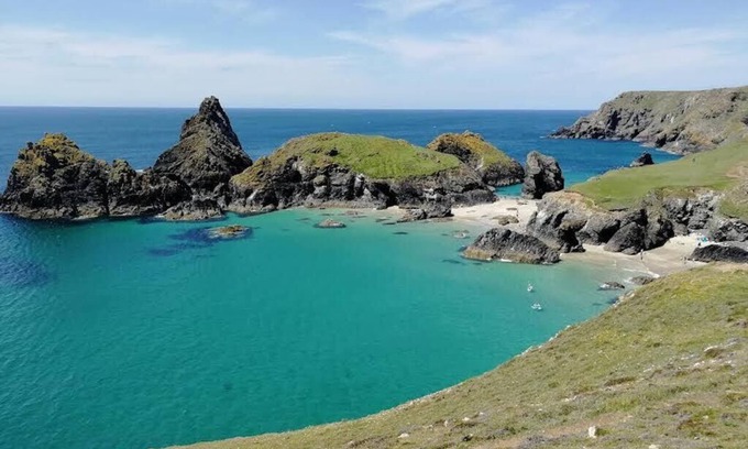 Gweek Casa | Beautiful four-bed Cornish farmhouse in idyllic setting at head of Helford River