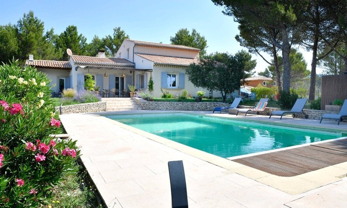 L'Isle-sur-la-Sorgue Villa | Beautiful Provencal villa with swimming pool