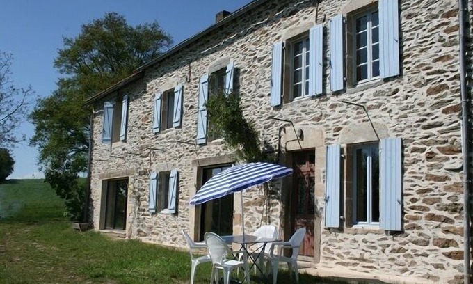 La Salvetat-Peyrales Casa | Hermosa casa de piedra con piscina climatizada 9m x4,5m
