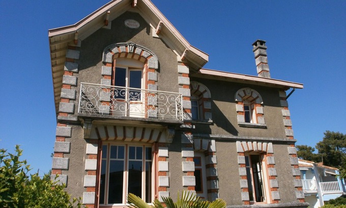 Meschers-sur-Gironde Casa | Hermosa villa, de 1930, a 5 minutos a pie de la playa y las tiendas. Wifi, 12 p, 5 c.