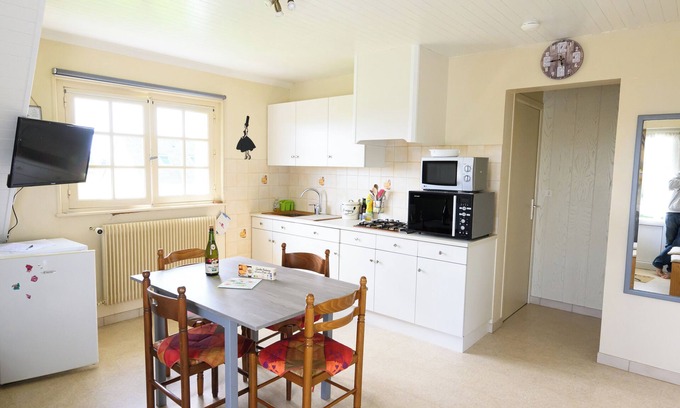 Plobannalec-Lesconil Apartamento | Beautiful apartment with land near the beach