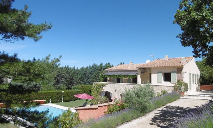 Saint-Saturnin-les-Apt Cabaña | muy bonita casa llena 4à7pers pie, con piscina San Saturnino d'Apt