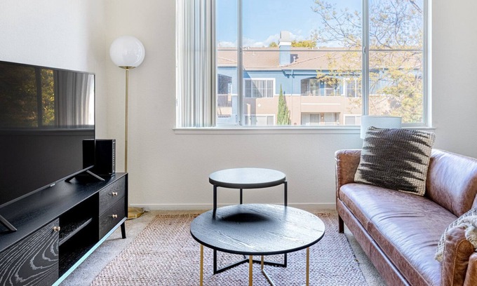 Fremont Apartamento | Beautiful Fremont 1BR w/ W/D, Gym, Pool, walk to BART, by Blueground