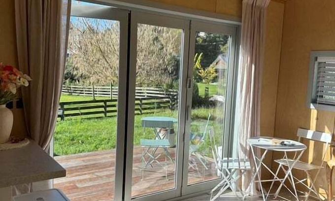 Havelock North Casa | Beautiful French-Designed Tiny Home | Te Mata Peak Views