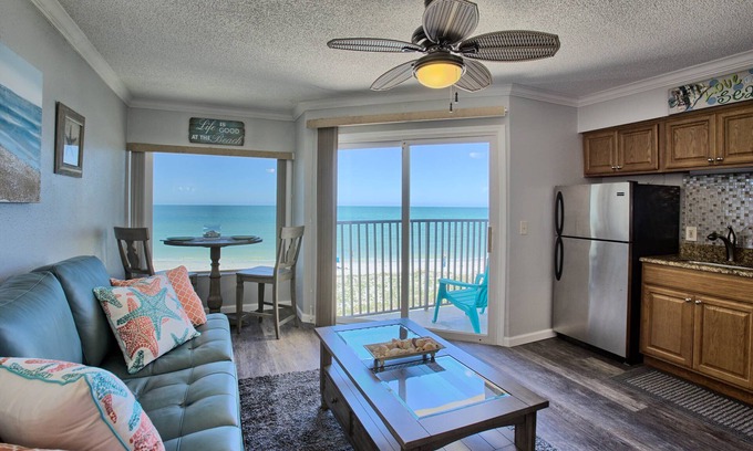 Belleair Beach Condominio | Hermoso condominio frente al mar recién remodelado