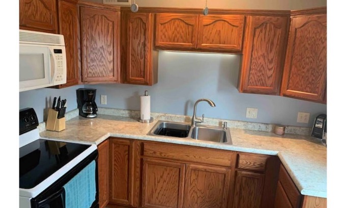 Grand Island Casa | Beautiful Fully Furnished 2 Bedroom House & Garage