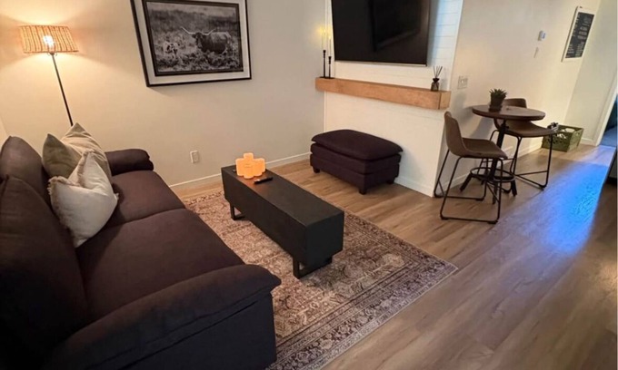 Southeast Calgary Casa | Beautiful fully furnished suite in mahogany