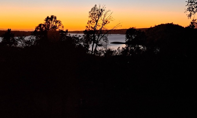 Coulterville Casa | Beautiful Fully Remodeled 2-bedroom Home with WiFi, AC and a Serene Lake View!