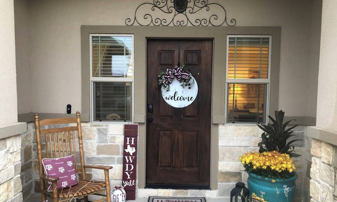 College Station Casa | Recién construido y amueblado 3BDRM / 3. 5BA Townhouse en el corazón de Aggieland