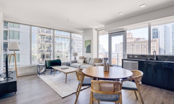 Civic Core Apartamento | Beautiful Gaslamp 2BR w/ Gym, Sauna & W/D, nr shops, by Blueground