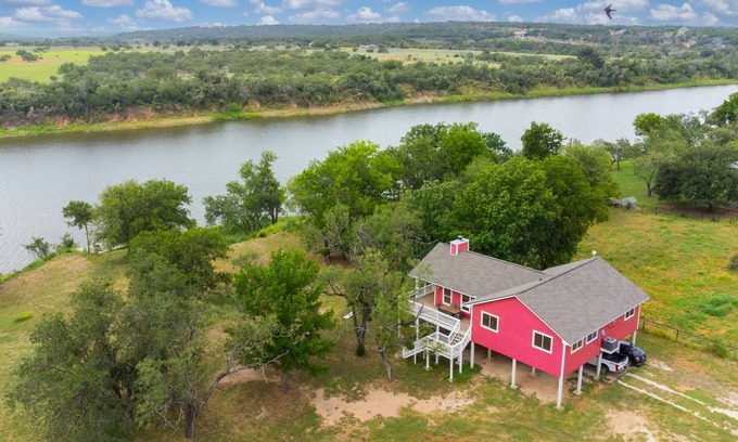 Marble Falls Casa | Beautiful gated 6 acre waterfront family retreat