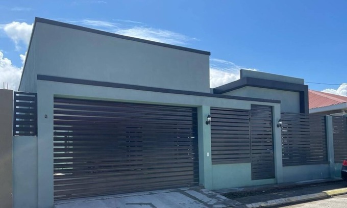 Sector 3 Casa | Beautiful gated community family House/Jacuzzi