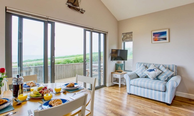 Eype Casa | Beautiful Seaside Holiday Home