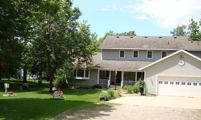 Spicer Casa | Hermosa George Lake Vacation / Retreat Home por Spicer MN
