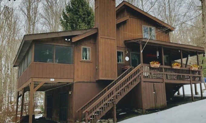 Greentown Casa | Beautiful getaway 15 min walk to Lake Wallenpaupak