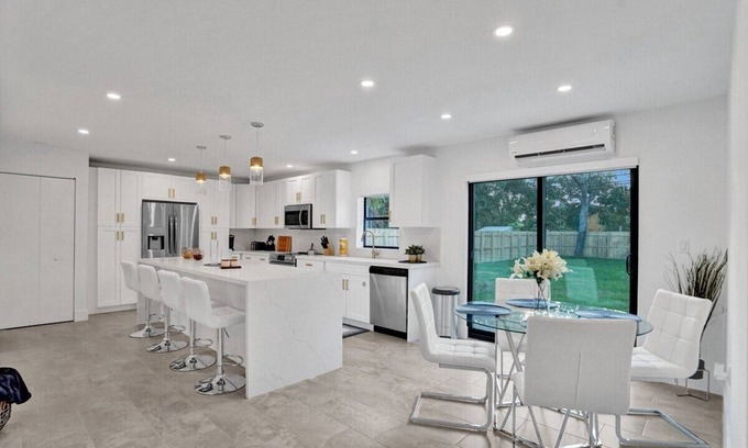 Middle River Terrace Casa | Beautiful Golden palace house, 2 bdrs