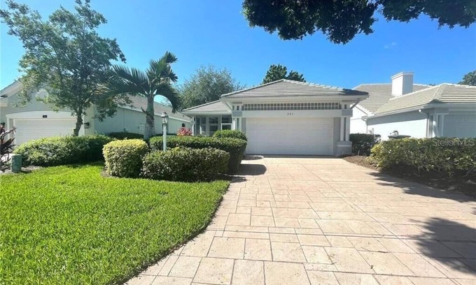 Venice Casa | Beautiful golf course house in gated Venice golf country club