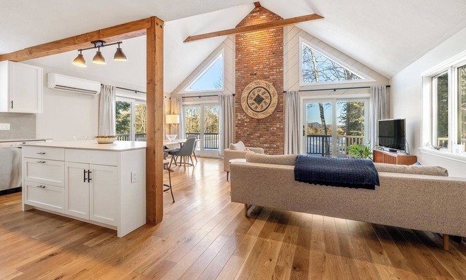 Grantham Casa | Beautiful Golf Course Home in Eastman