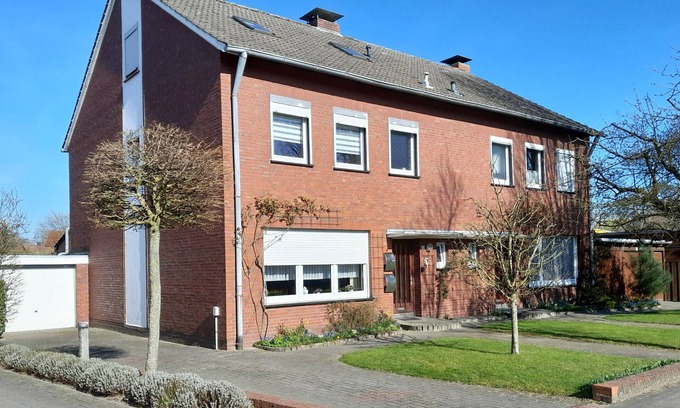 Cloppenburg Apartamento | Beautiful ground floor apartment 65sqm, fully equipped with beautiful garden and terrace