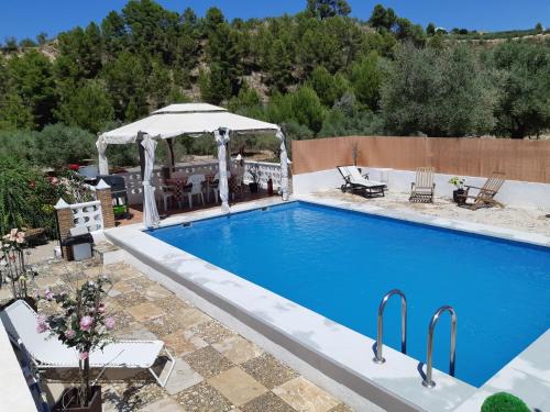 Cocentaina Apartamento | beautiful guest room with swimming pool