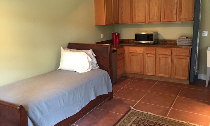 Lakewood Cabaña | Beautiful Guesthouse
