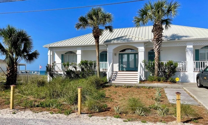 Crescent Beach Casa | Hermosa Golfo Home Front en Thomas Drive Area
