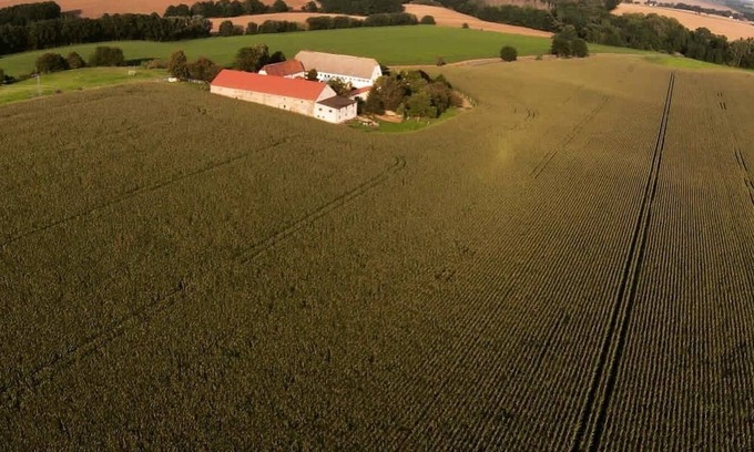 Leuben-Schleinitz Apartamento | Beautiful Gutshof holiday apartment - vacation on the farm