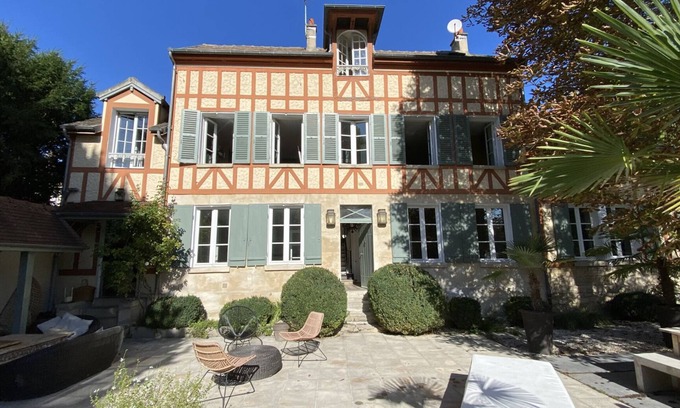 Carrieres-sur-Seine Casa | Beautiful house with pool, view and access to the Seine, very close to Paris
